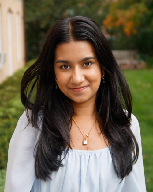 Aditi Dosi headshot