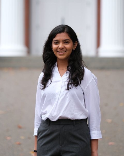 Mehek Vora Headshot