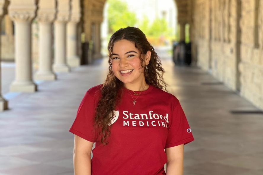 Siwaar Abouhala headshot at Stanford University wearing a Stanford Medicine shirt